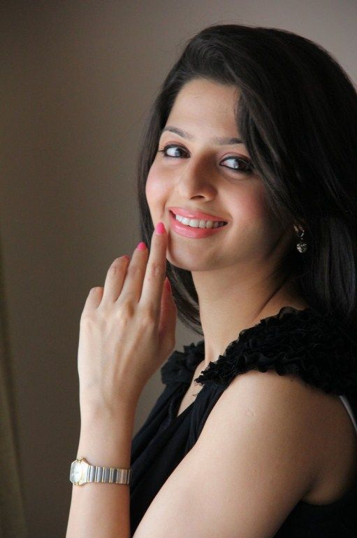 Actress Vedhika Photos