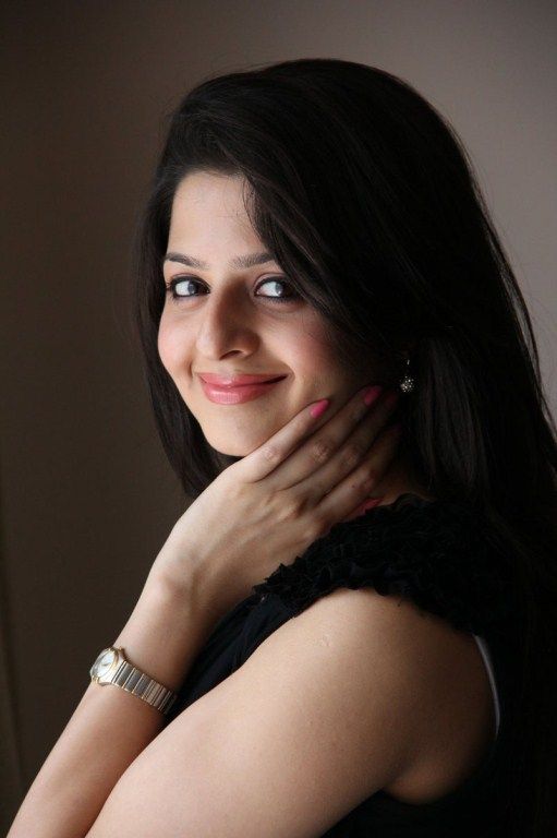 Actress Vedhika Photos