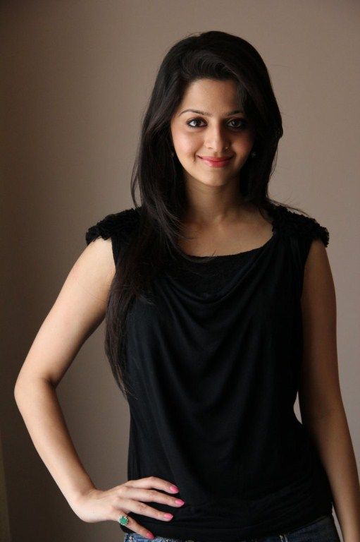 Actress Vedhika Photos