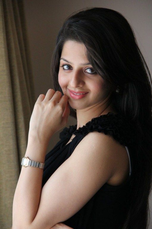 Actress Vedhika Photos