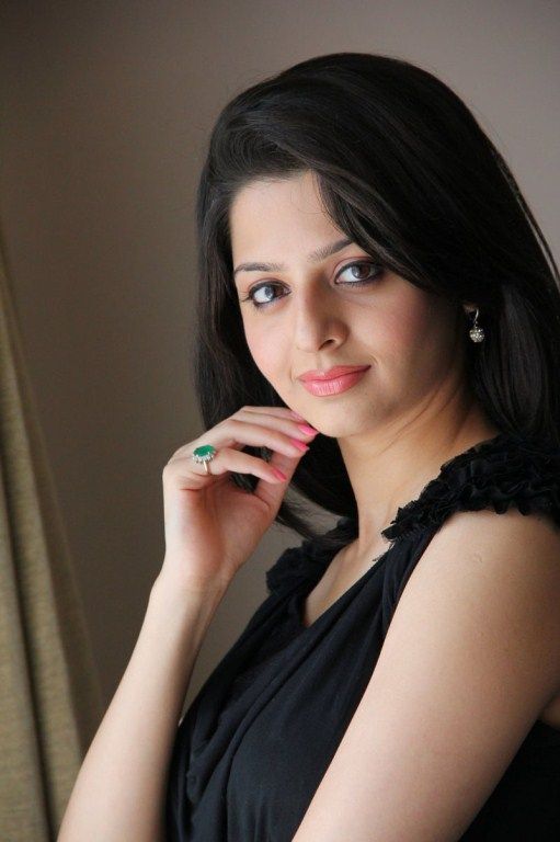 Actress Vedhika Photos