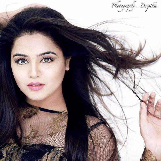 Actress Wamiqa Gabbi Never Seen Hot & Spicy Photos Collections