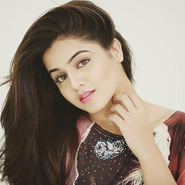 Actress Wamiqa Gabbi Never Seen Hot & Spicy Photos Collections