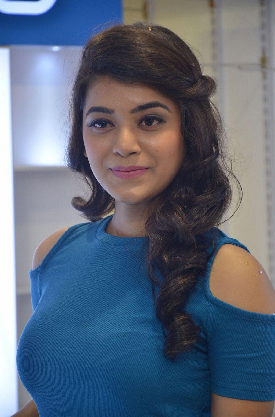 Actress Yamini Bhaskar New Photos