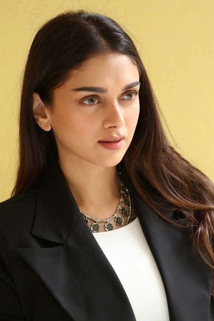 Aditi Rao Hydari New Photoshoot