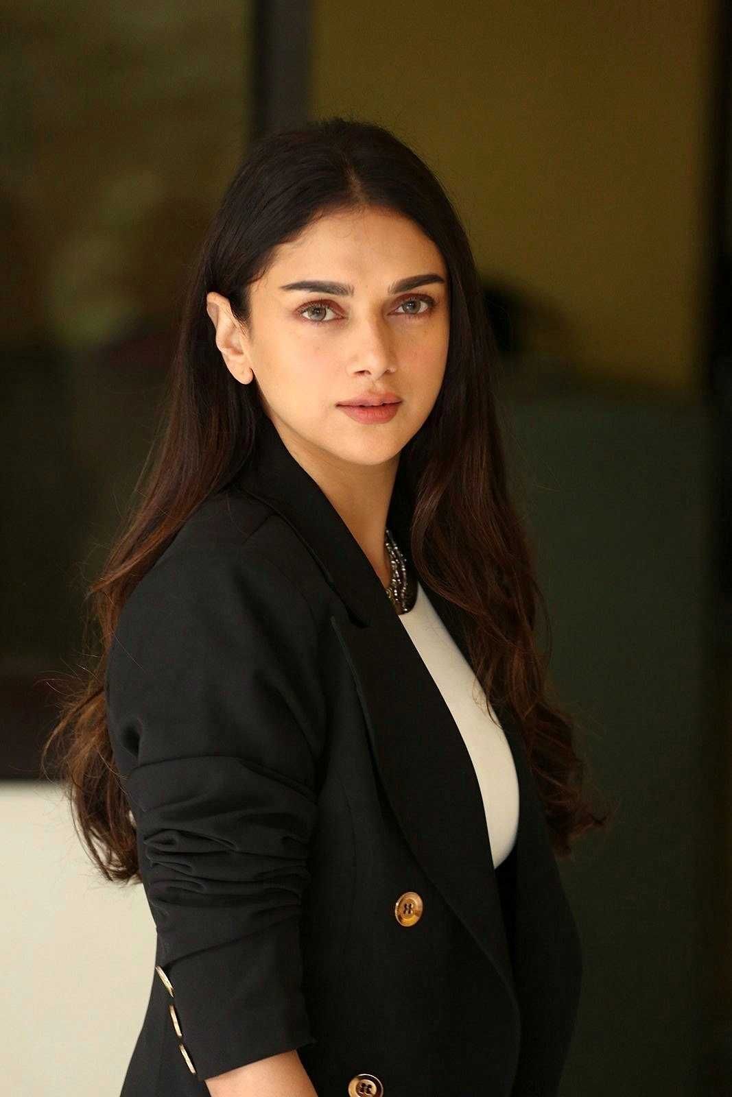 Aditi Rao Hydari New Photoshoot