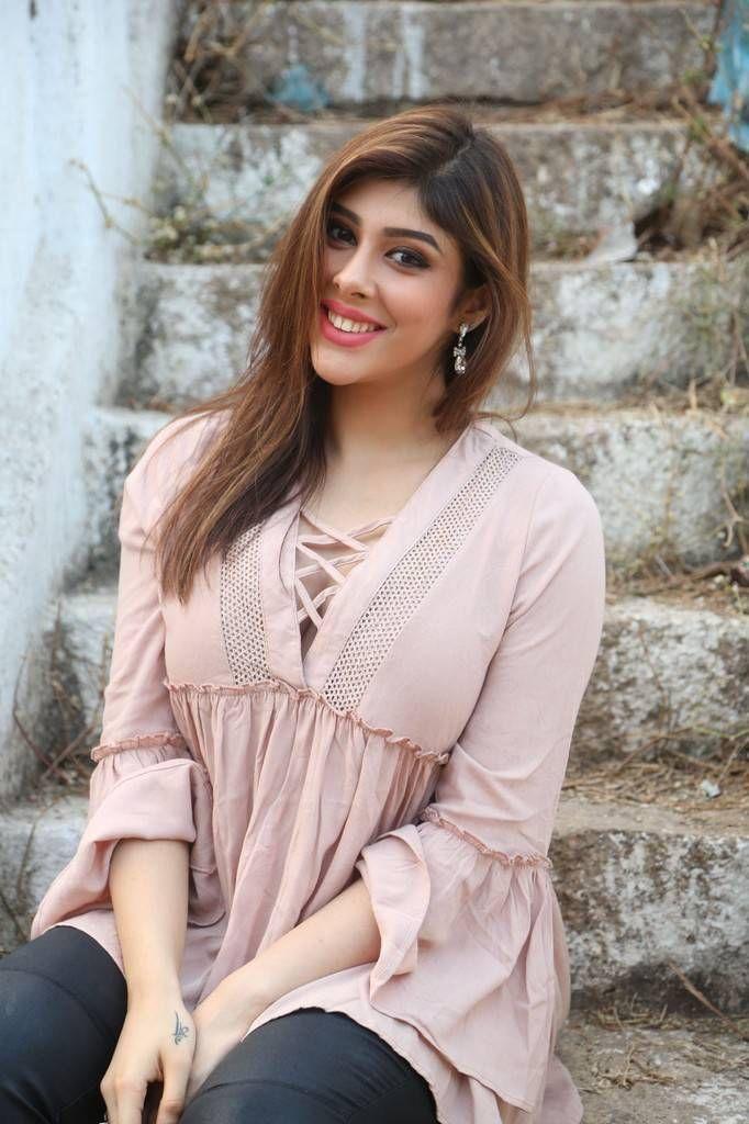 Aditi Singh Stills At Nenu Kidnap Ayyanu Movie Press Meet