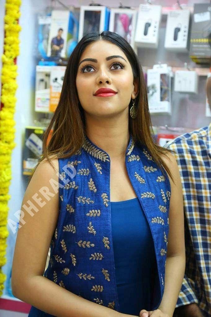 Agnyathavasi Heroine Anu Emmanuel Face Dress Slip, Latest Photo Stills