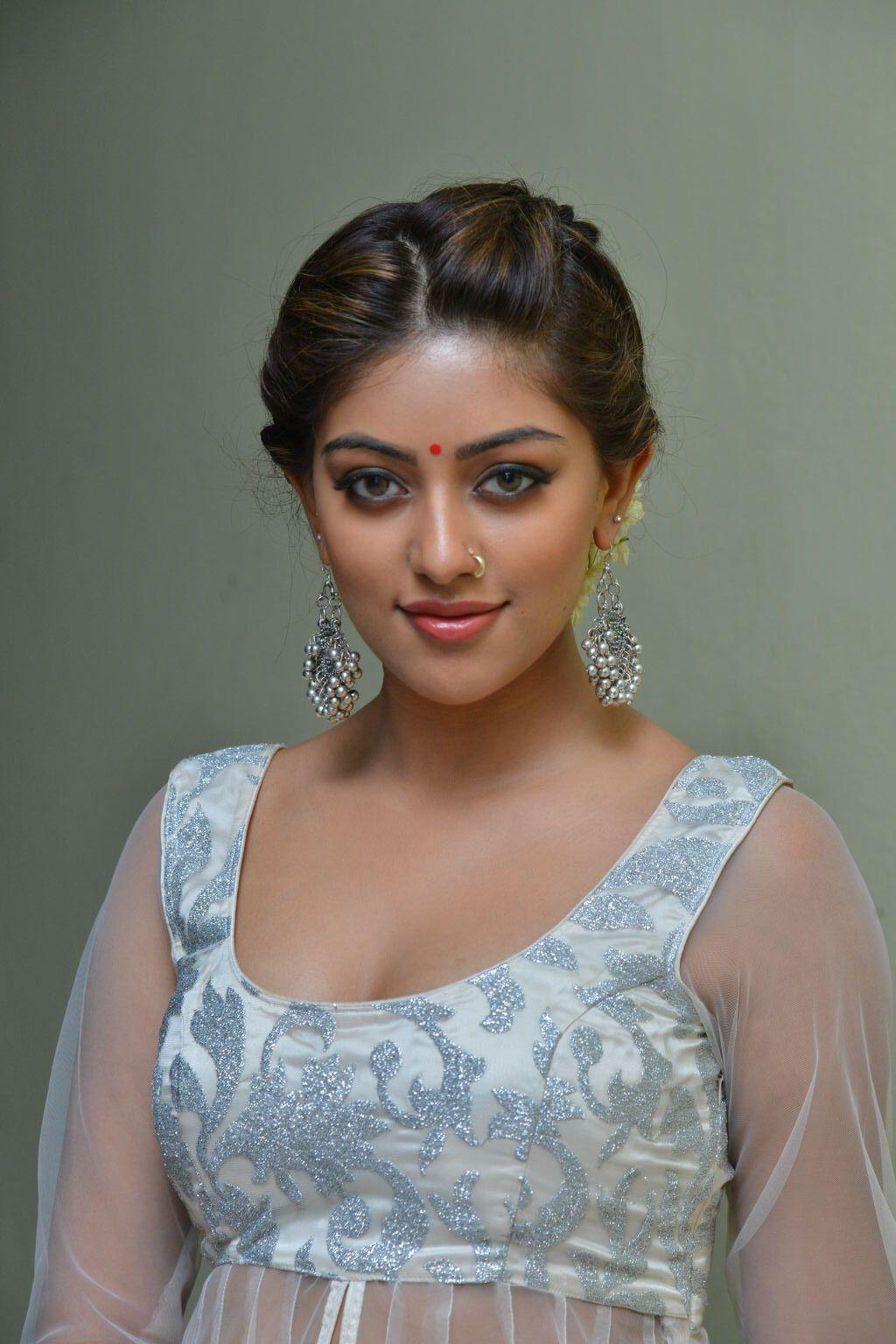 Agnyathavasi Heroine Anu Emmanuel Face Dress Slip, Latest Photo Stills