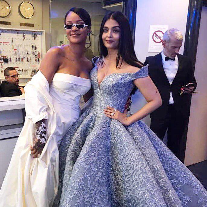 Aishwarya Rai Bachchan Ravishing in black dress at Cannes Photos