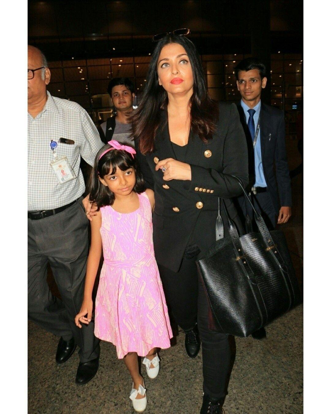 Aishwarya Rai with her Kid Aaradhana