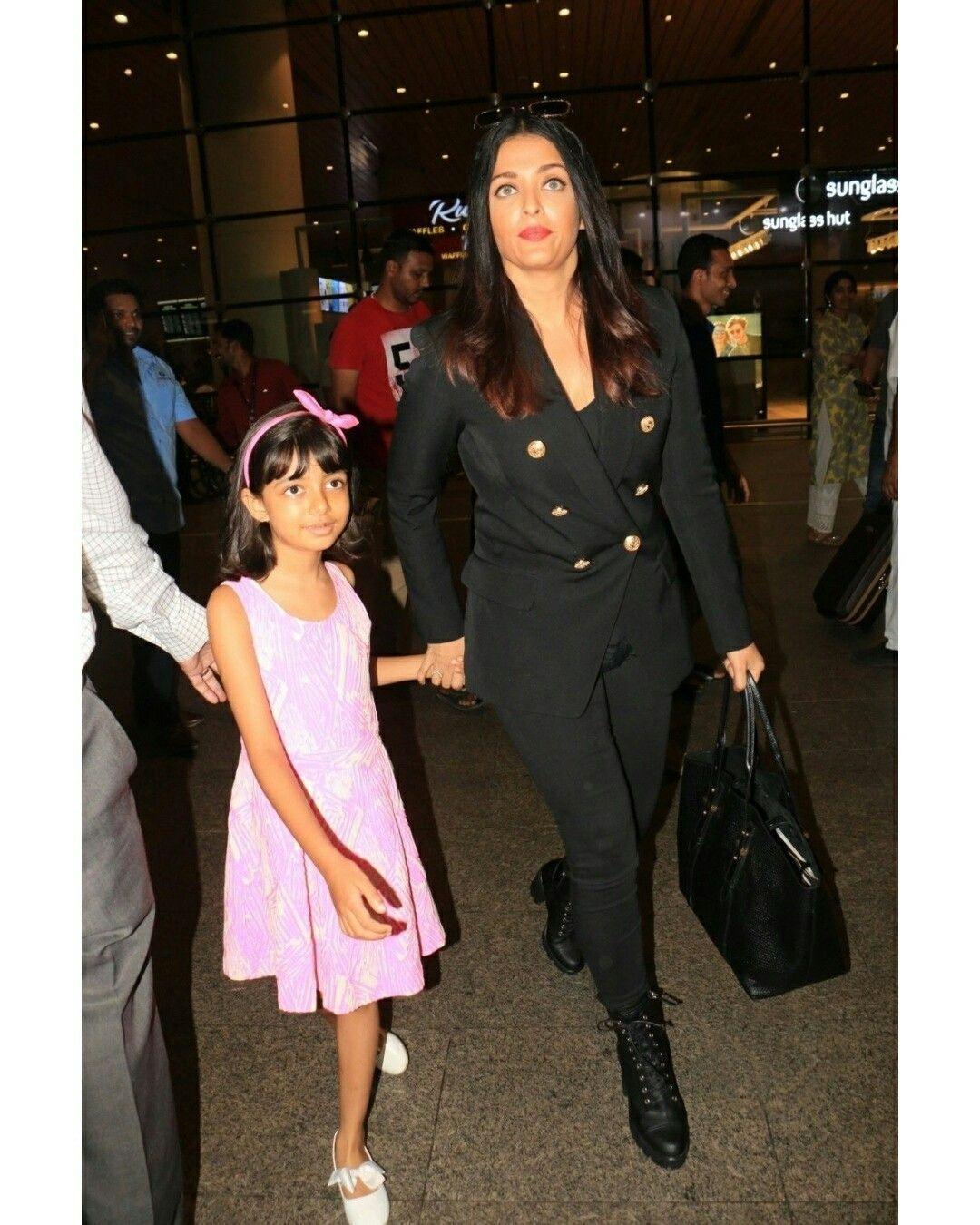 Aishwarya Rai with her Kid Aaradhana