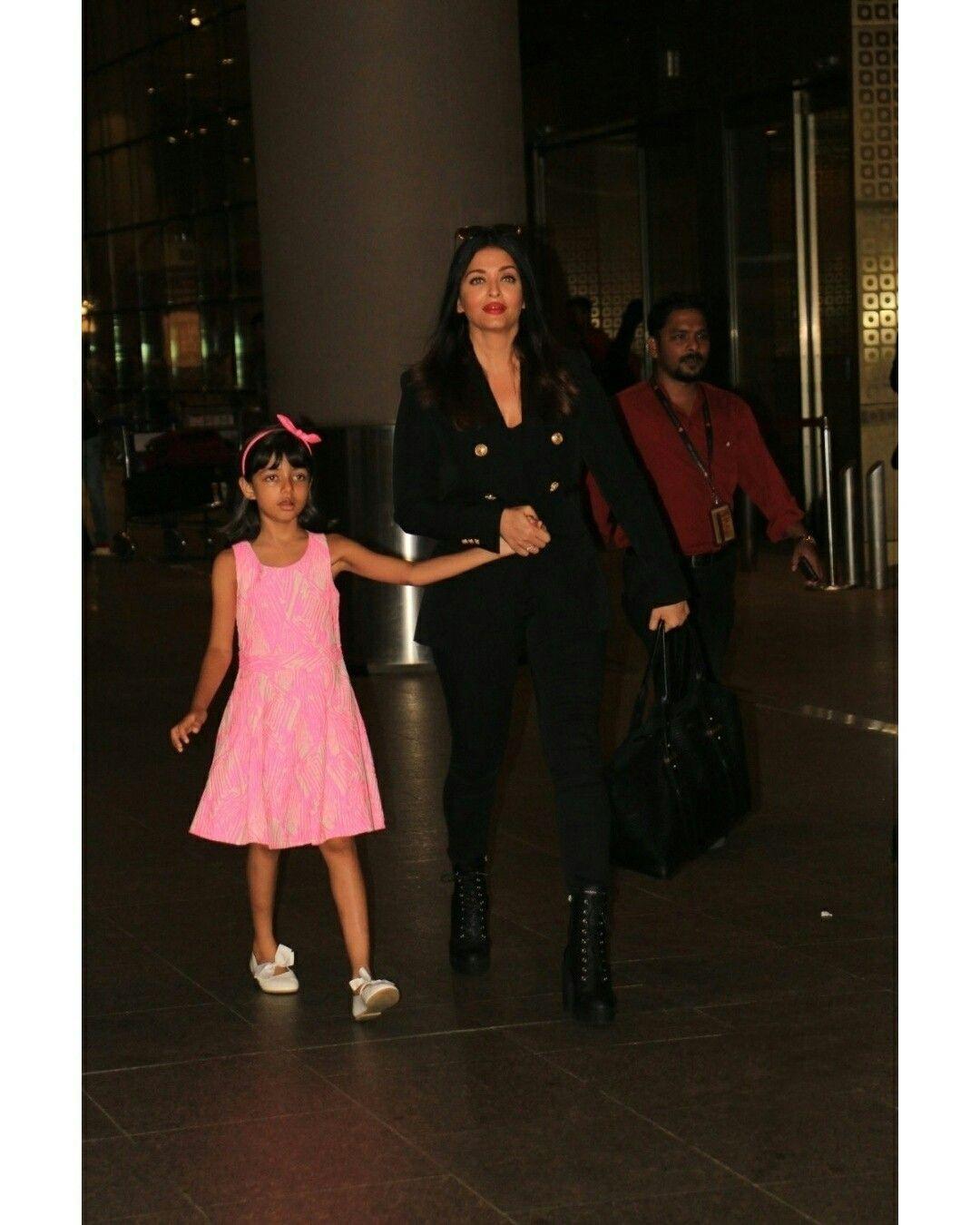 Aishwarya Rai with her Kid Aaradhana