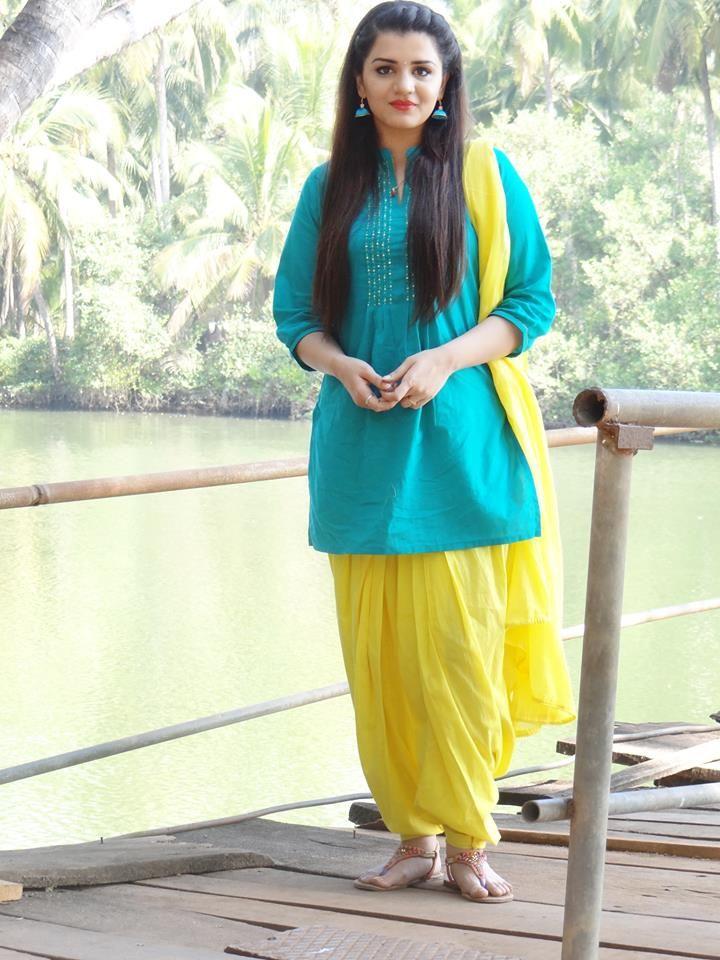 Akka Mogudu Serial heroine Aishwarya Gowda Unseen photos