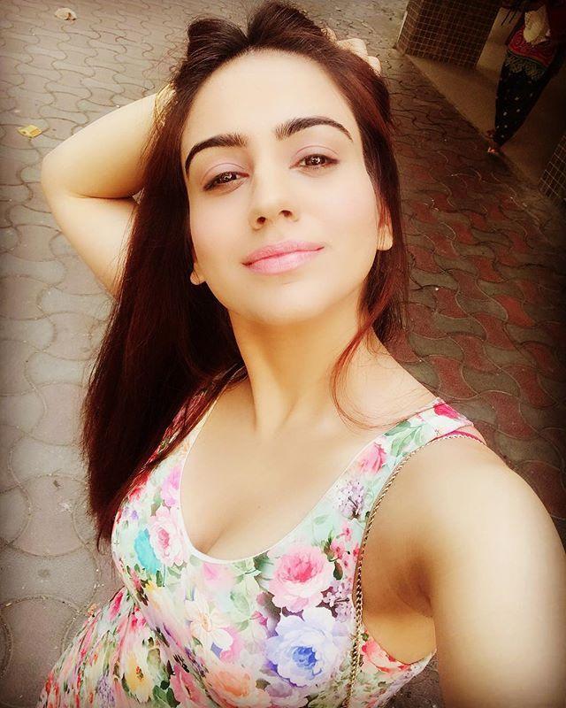 Aksha Pardasany Latest Photoshoot Stills