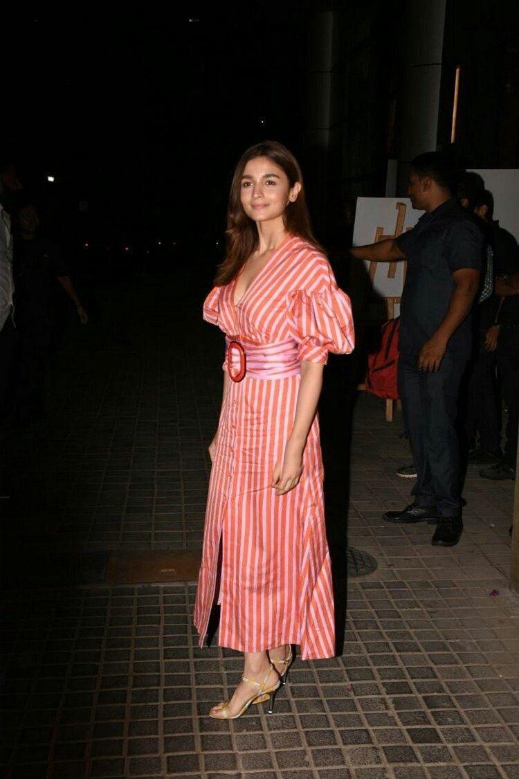 Alia Bhatt spotted in Juhu