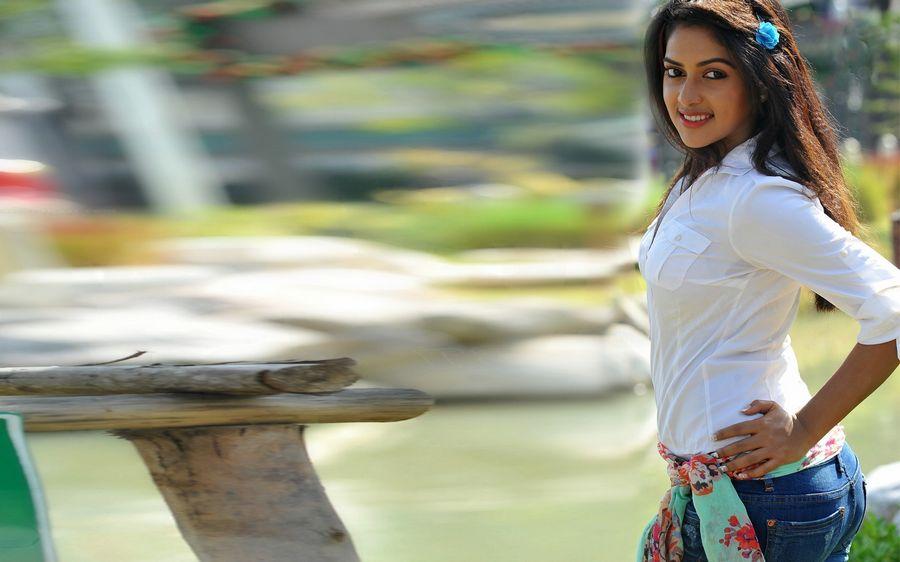 Amala Paul Hot & Spicy Close UP HD Wallpapers