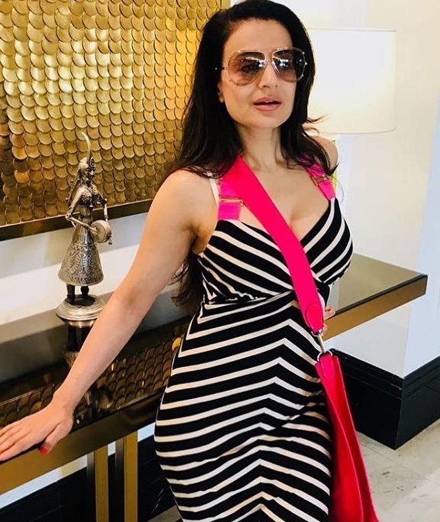 Ameesha Patel enjoying her vacation in Dubai Photos