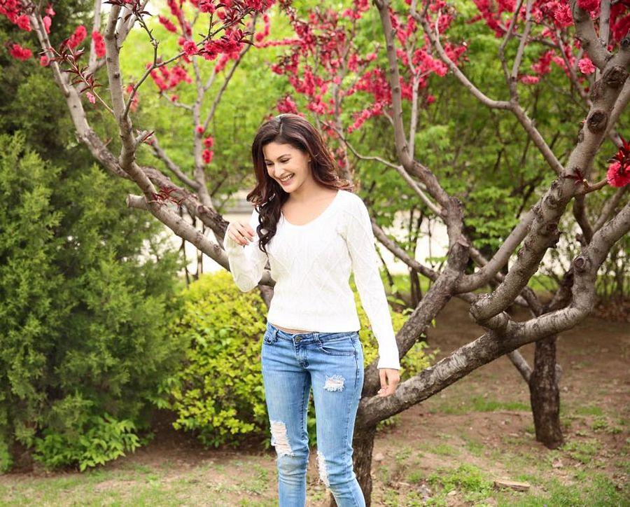 Amyra Dastur Sexy Photos