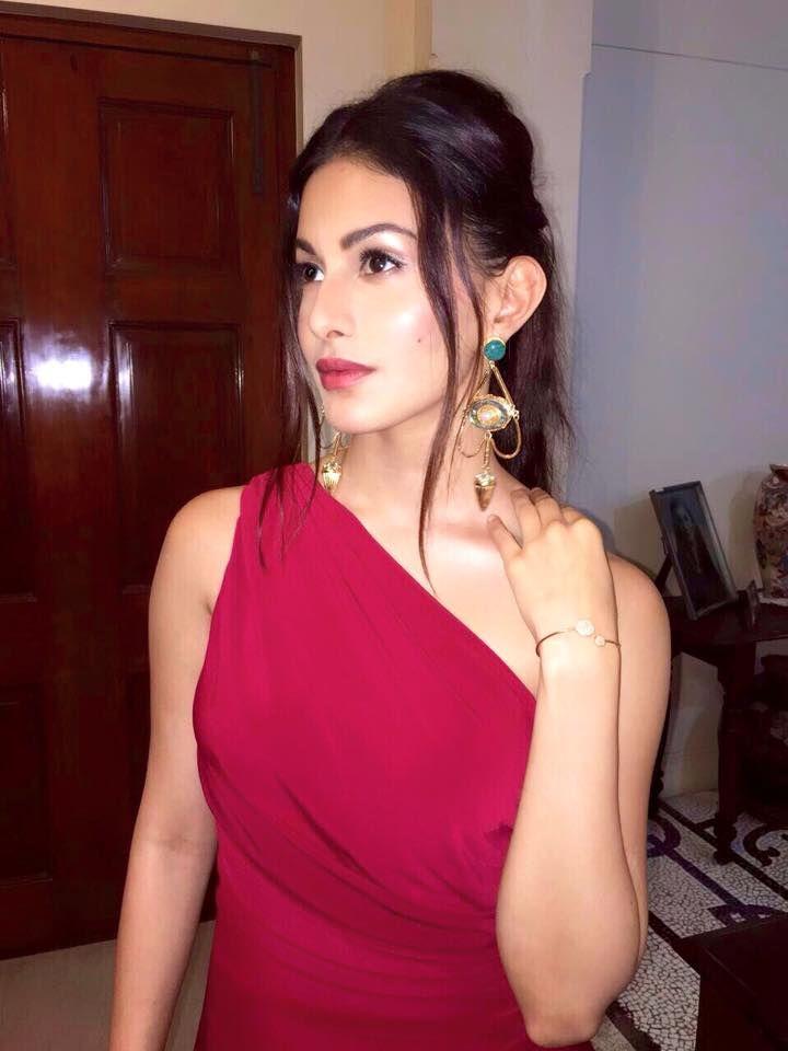 Amyra Dastur Sexy Photos