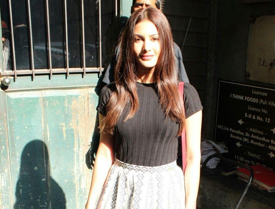 Amyra Dastur outside Botanical Garden