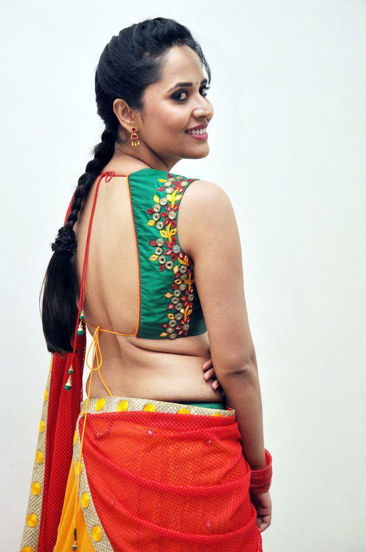 Anasuya’s stunning look in saree Latest Photos