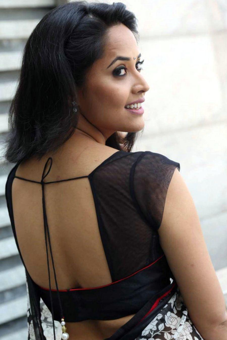 Anasuya’s stunning look in saree Latest Photos