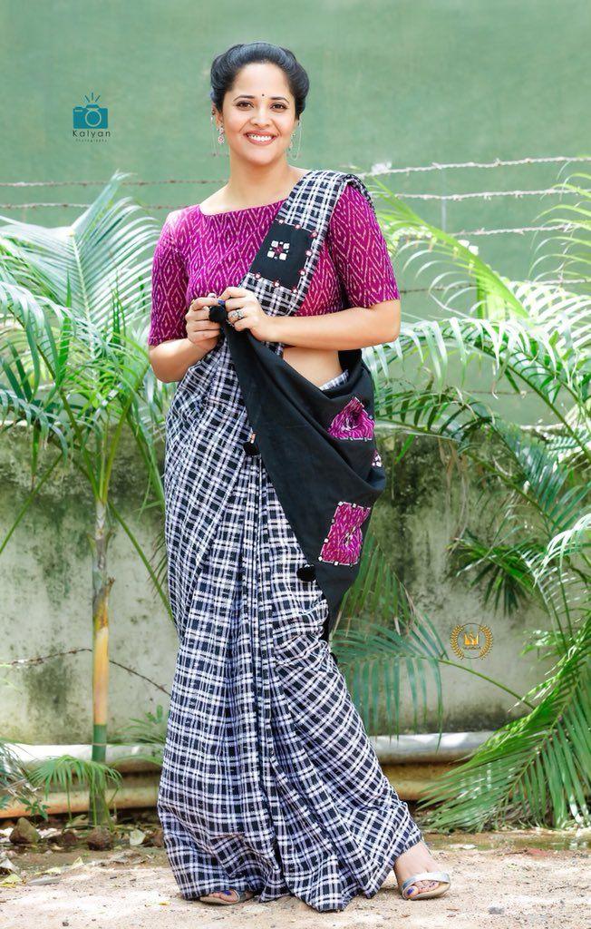 Anchor Anasuya is looking all traditional in her latest photoshoot!!