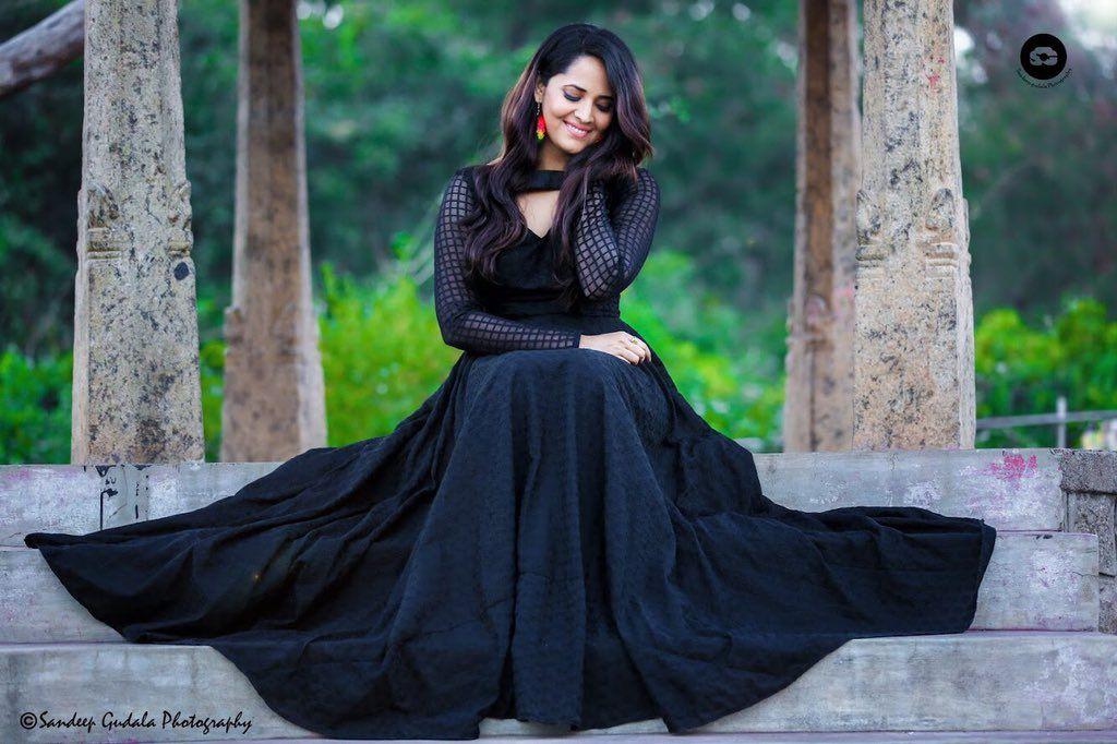 Anchor Anasuya looks vibrant in Latest Photo Stills