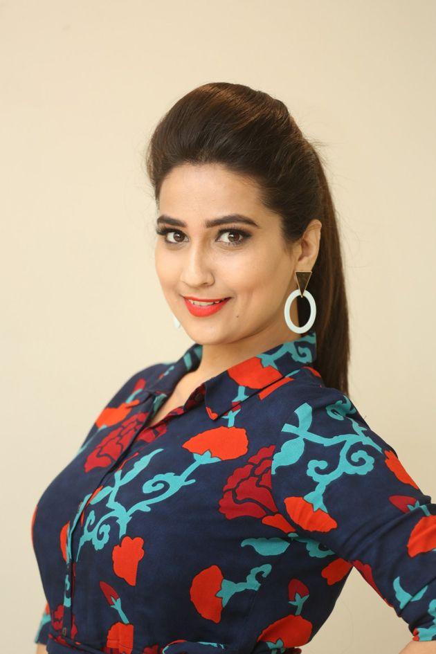 Anchor Manjusha Latest New Pics