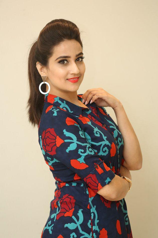 Anchor Manjusha Latest New Pics