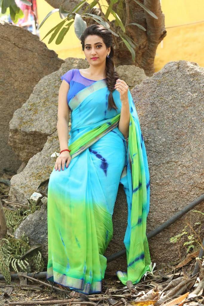 Anchor Manjusha Latest Saree 2017 Photo Stills