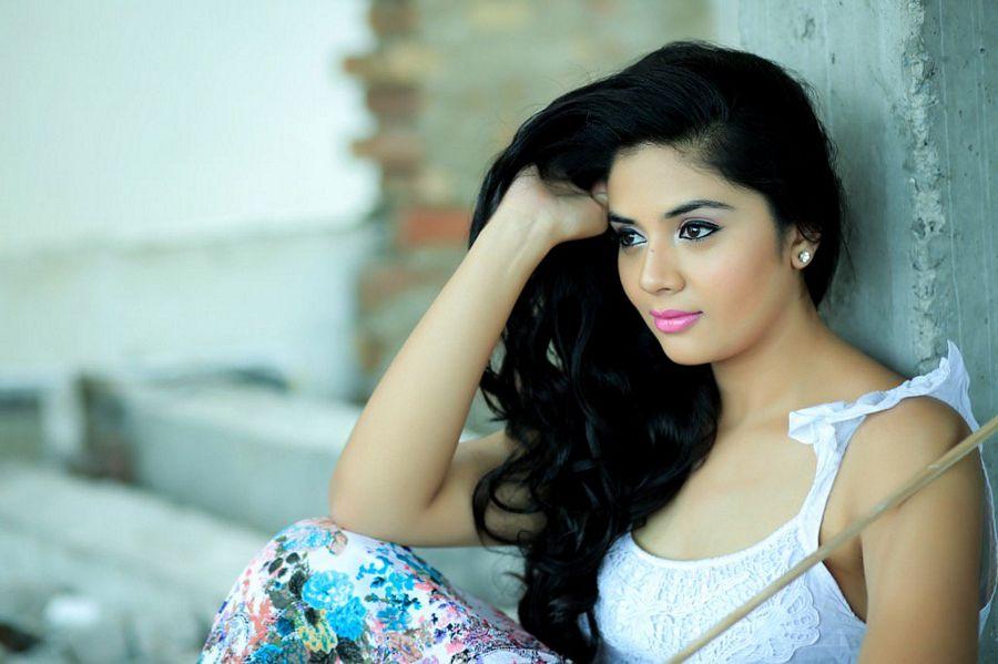 Anchor Sreemukhi Latest Photoshoot 2017 Stills