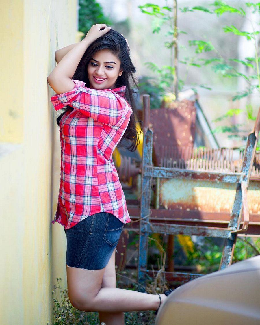 Anchor Sreemukhi Latest Photoshoot 2017 Stills