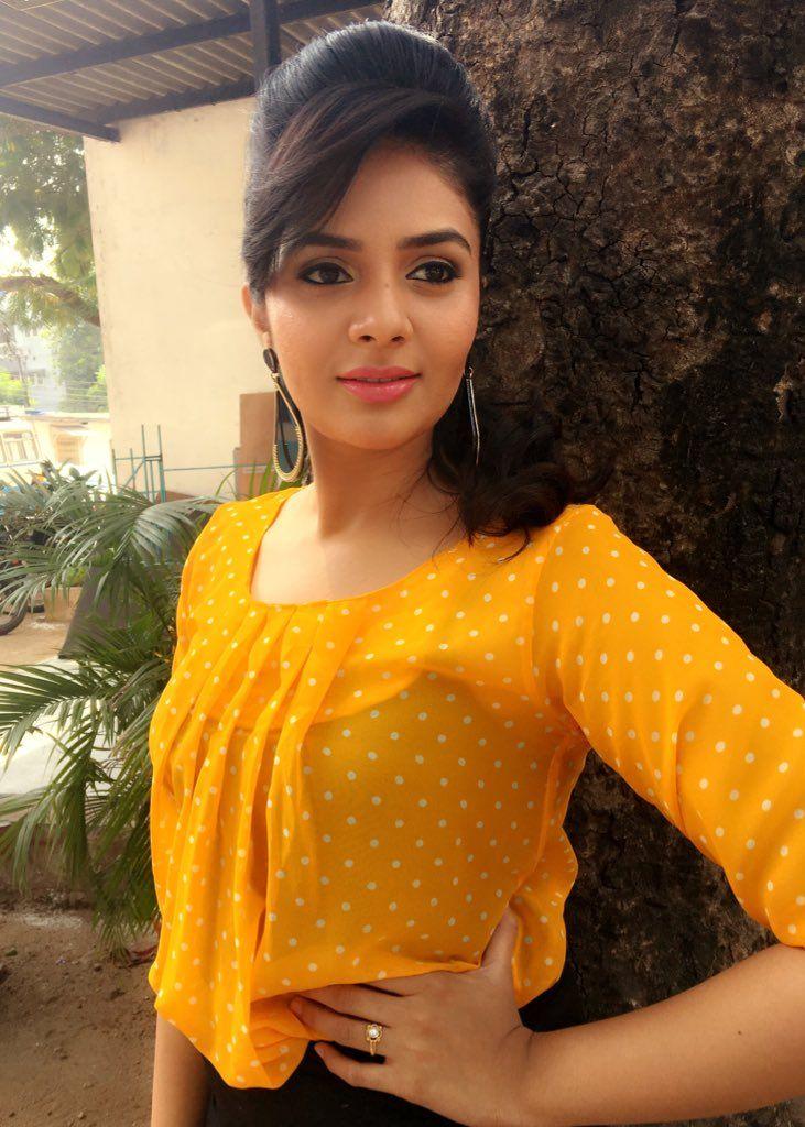 Anchor Sreemukhi Latest Photoshoot 2017 Stills