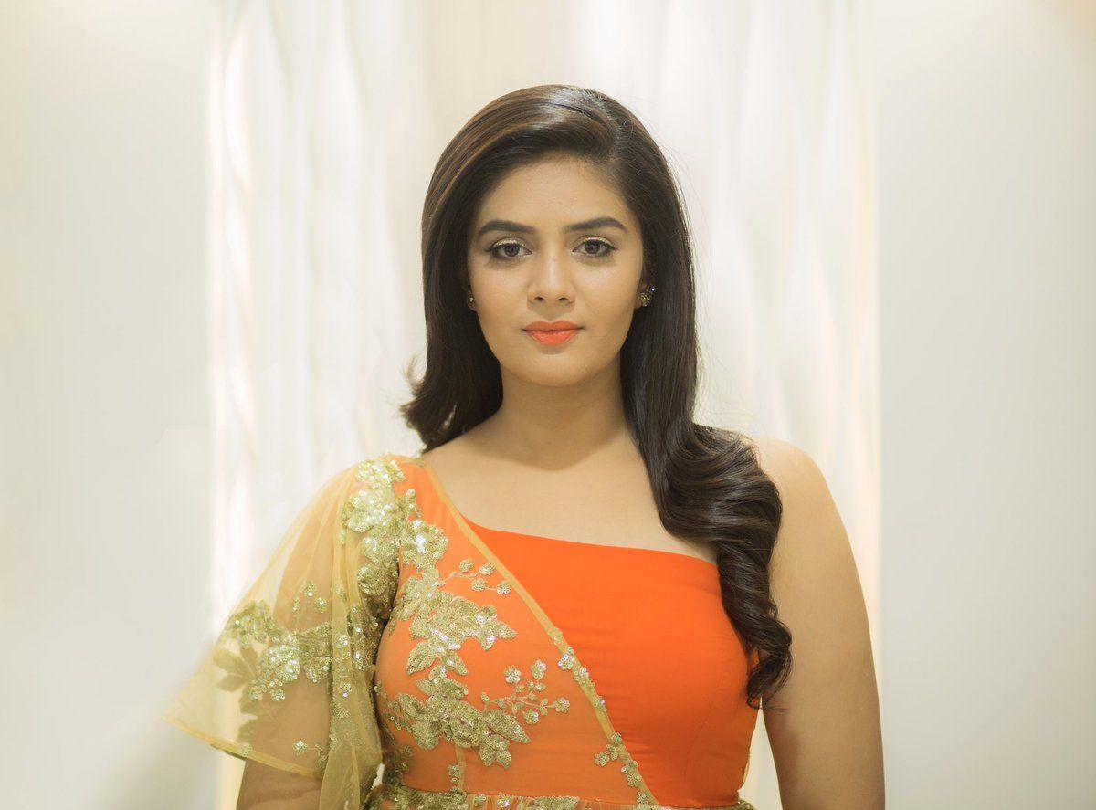 Anchor Sreemukhi Latest Photoshoot Images 2018