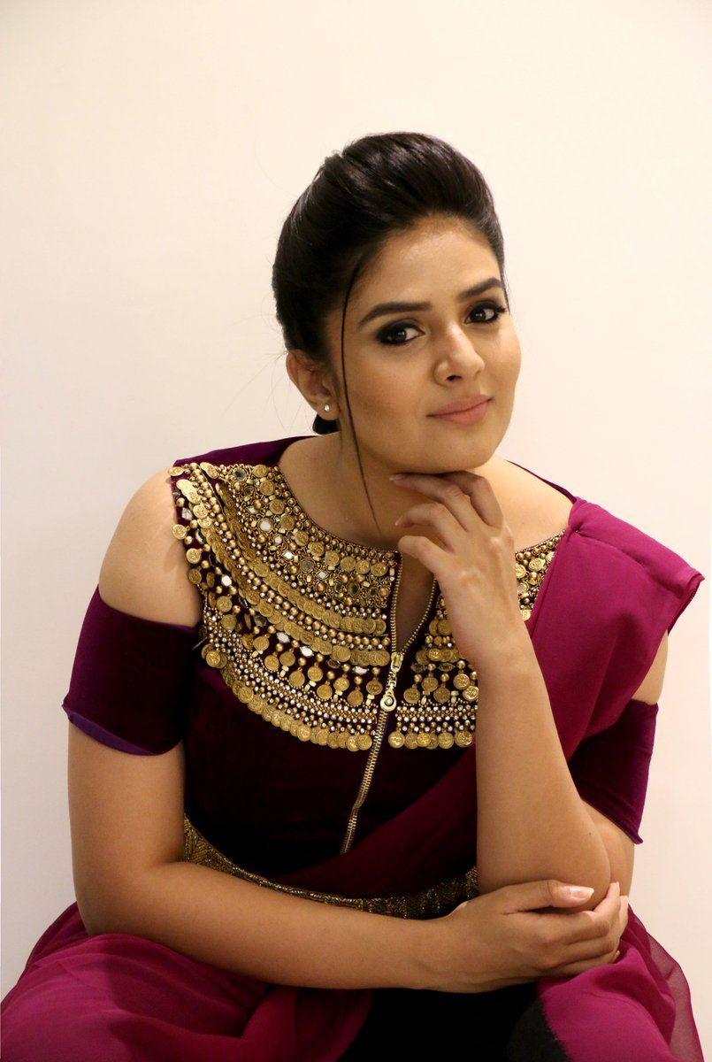 Anchor Sreemukhi Latest Photoshoot Images 2018