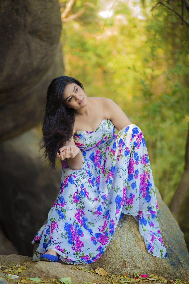 Anchor Sreemukhi Latest Photoshoot Images 2018