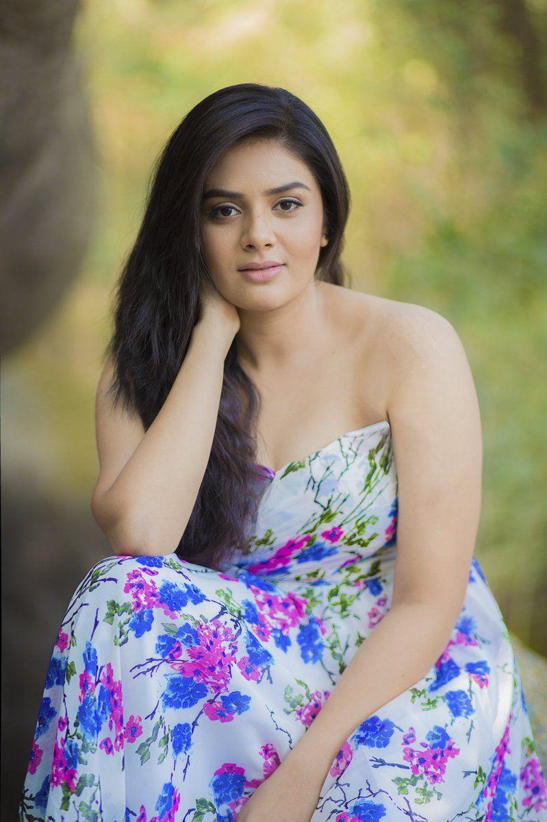 Anchor Sreemukhi Latest Photoshoot Images 2018