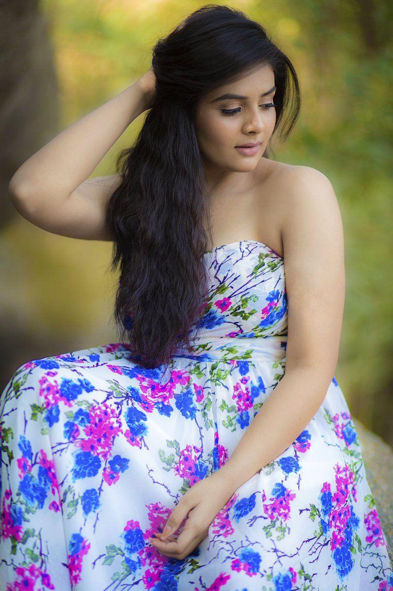 Anchor Sreemukhi Latest Photoshoot Images 2018