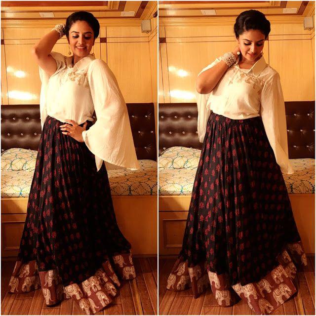 Anchor Sreemukhi Latest Stills 2017