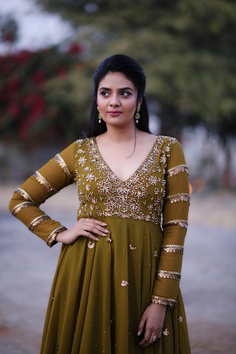 Anchor Sreemukhi Looking Adorable Photoshoot Stills