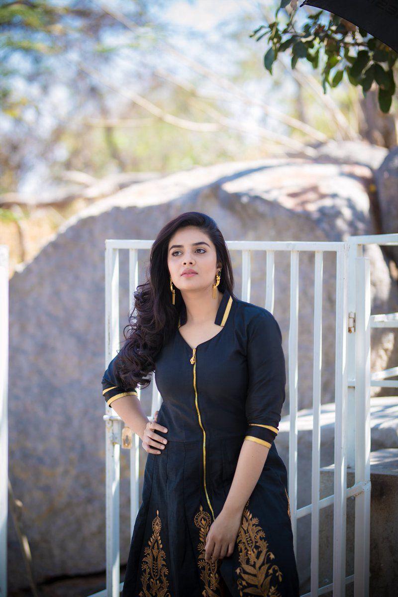 Anchor Sreemukhi Looking Adorable Photoshoot Stills