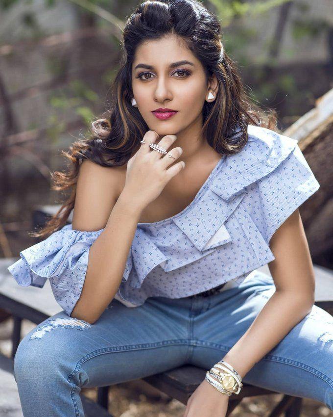 Anchor Vishnu Priya Latest Photoshoot Stills