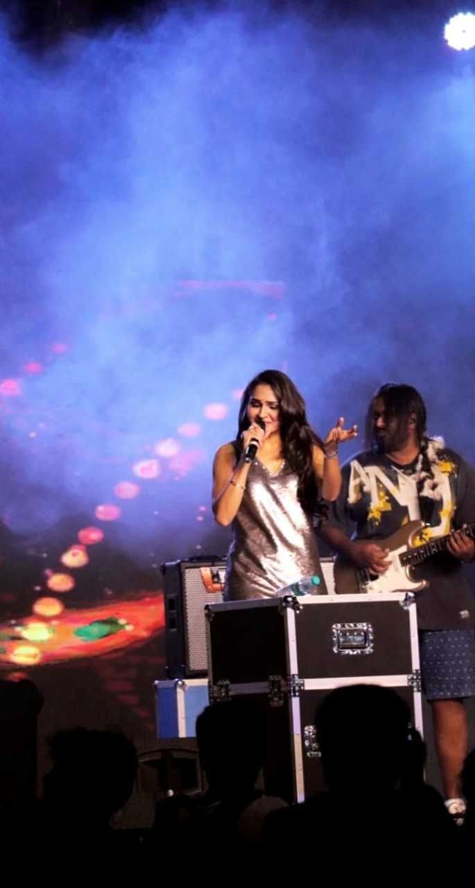 Andrea Jeremiah Performance Pictures