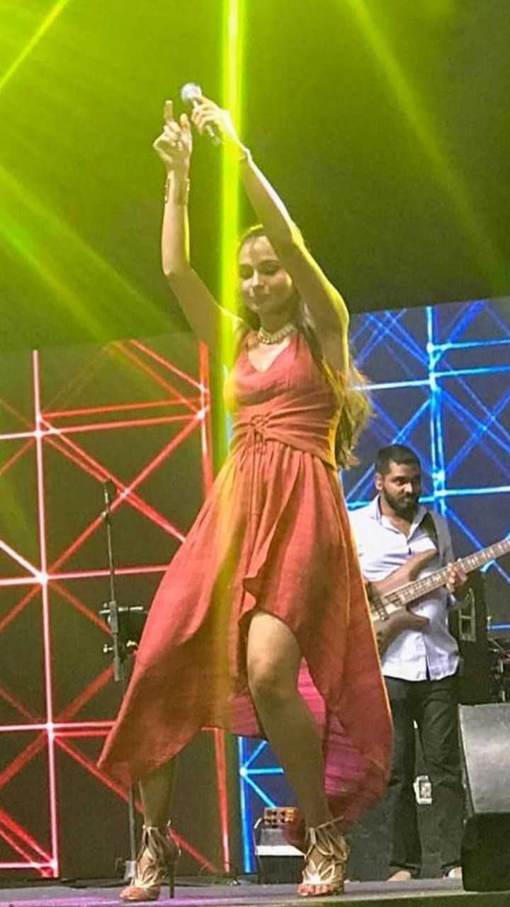 Andrea Jeremiah Performing Photos