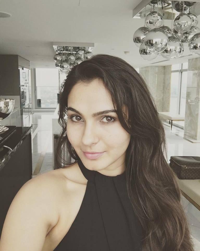 Andrea Jeremiah Sexy Pics