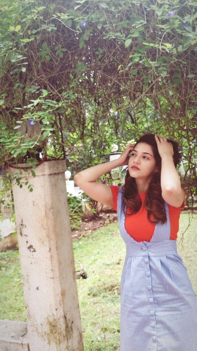 Angel Mehreen Pirzada Looks Absolutely Stunning Photos