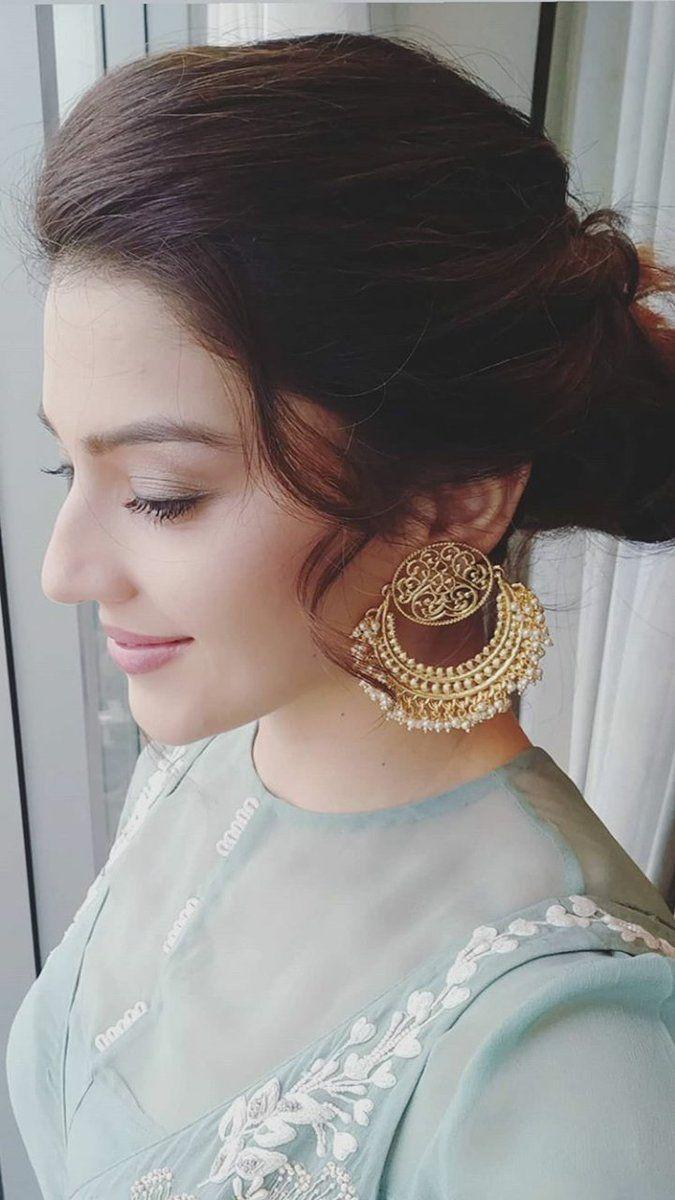 Angel Mehreen Pirzada Looks Absolutely Stunning Photos