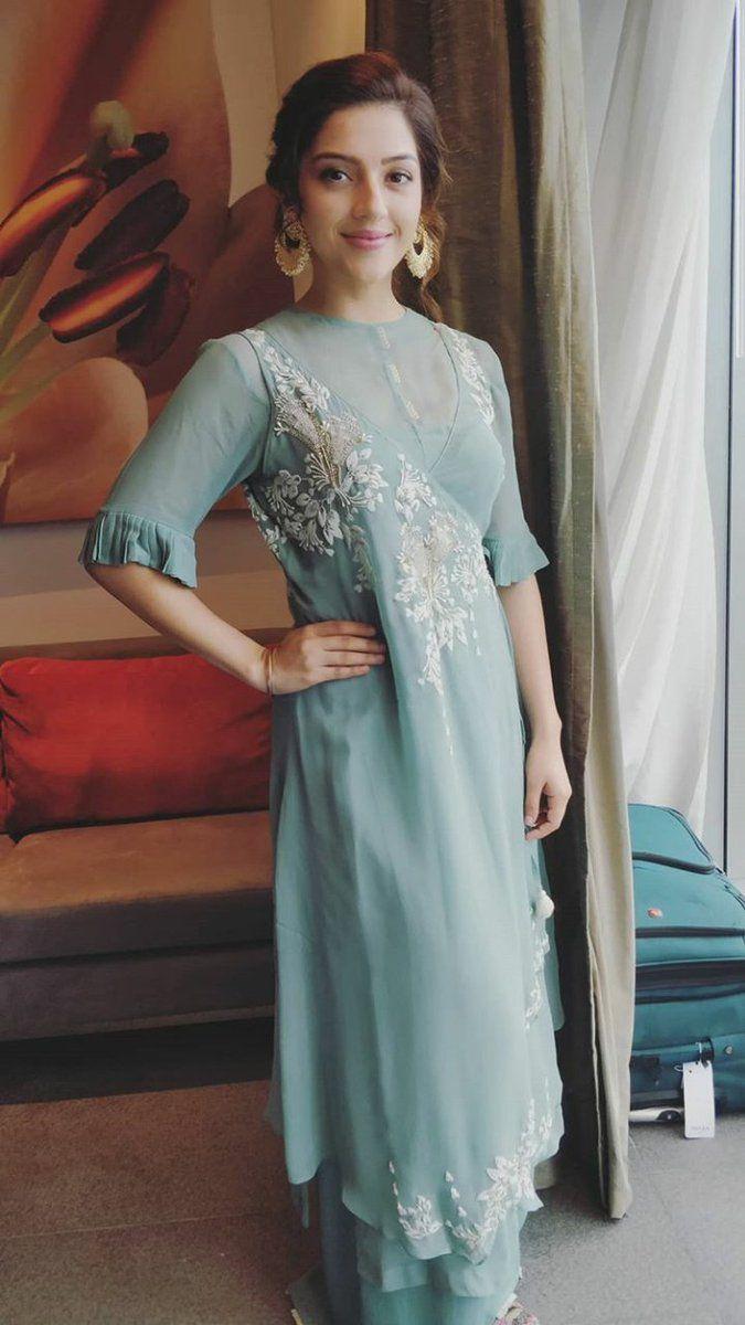 Angel Mehreen Pirzada Looks Absolutely Stunning Photos